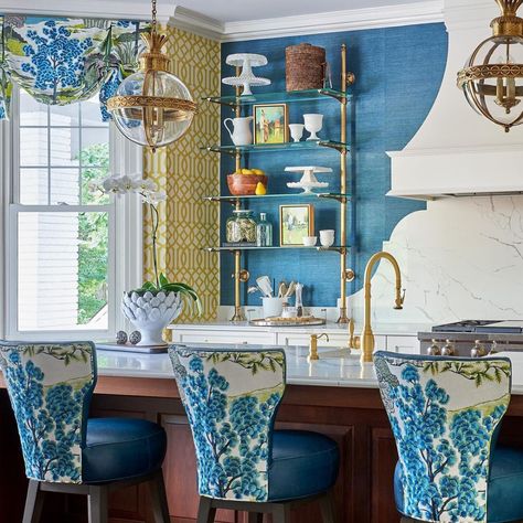 All Posts • Instagram Chinoiserie Chic Kitchen, Blue And Green Kitchen, Kitchen Trends 2020, Green Kitchen Designs, Lake House Kitchen, Lacquer Furniture, Beach House Kitchens, Kitchen Wall Tiles, Gorgeous Kitchens