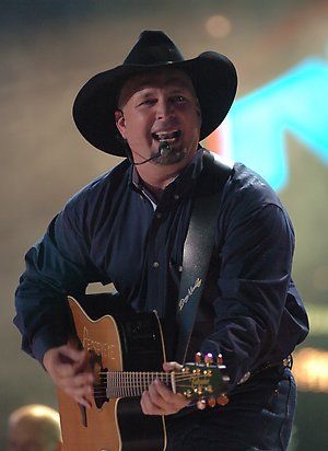 Garth Brooks Garth Brooks The Dance, Garth Brooks Songs, Garth Brooks Concert, George Strait Family, Friends In Low Places, Everything Country, Trisha Yearwood, Songs Videos, Entertainer Of The Year