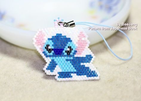 Bead Stitch, Beautiful Beaded Earring, Stitch Earrings, Seed Bead Crafts, Lilo Y Stitch, Lilo Et Stitch, Brick Stitch Earrings, Brick Stitch Pattern, Stitch Cartoon