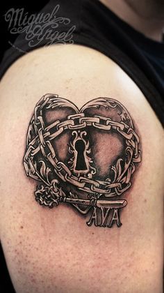 Heart padlock, chain, and key w/ name tattoo | Flickr - Photo Sharing! Padlock Tattoo, Heart Lock Tattoo, Lock Key Tattoos, Key Tattoo Designs, Heart Tattoos With Names, Lock Tattoo, Locket Tattoos, Chain Tattoo, Key Tattoos