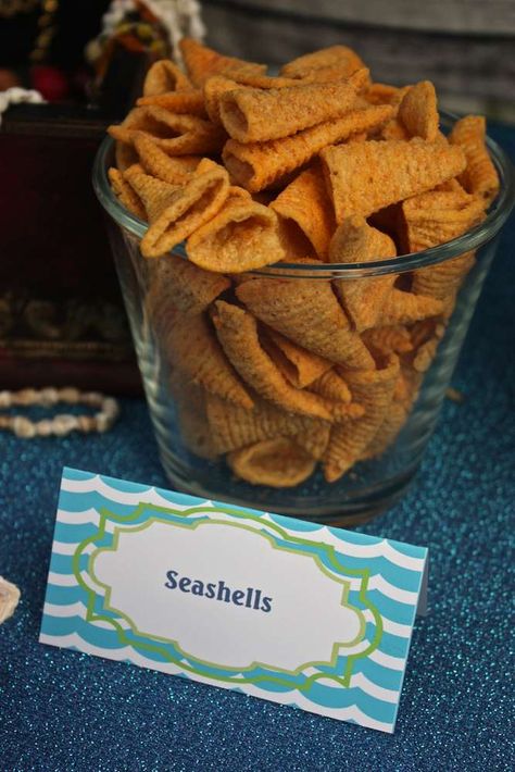 Pirates and Mermaids! | CatchMyParty.com Pirates And Mermaids Birthday Party, Shark Food, Pirates And Mermaids, Mermaids Birthday Party, Tropisk Fest, Lila Party, Dory Birthday, Ocean Birthday Party, Fishing Birthday Party