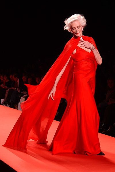 80 year old style icon Carmen Dell’Orefice Selena Gomez Red Dress, Carmen Dell'orefice, Bright Winter, Richard Avedon, Advanced Style, Vogue Covers, Going Gray, Ageless Beauty, Aging Gracefully