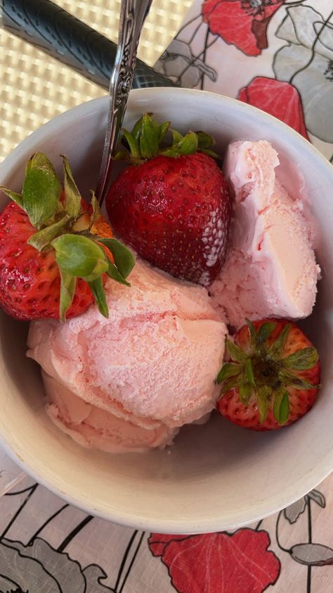 - strawberry ice cream with strawberries on top Ice Cream Aesthetic Strawberry, Strawberry Oreo Ice Cream, Strawberry Ice Cream Aesthetic, Ice Krim, Strawberry Foods, Ice Cream With Strawberries, Sour Aesthetic, Ice Cream Pictures, Ice Cream Strawberry