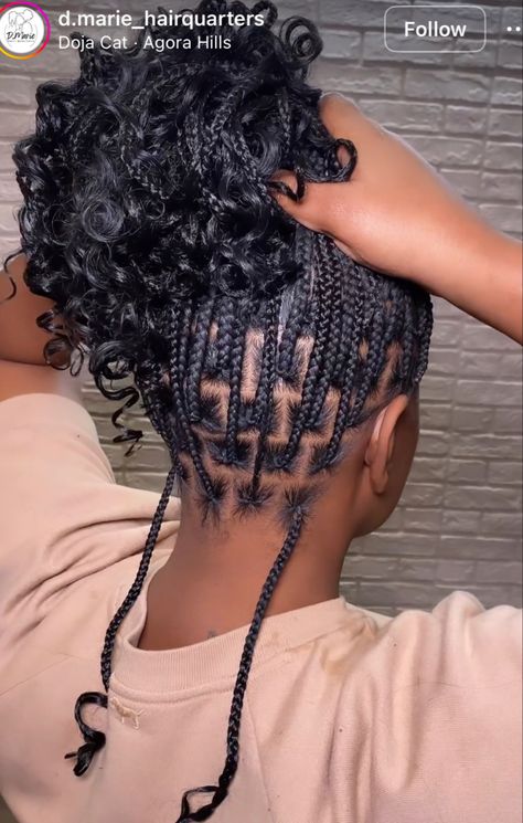 Simple Braids Ideas, Short Curly Box Braids For Black Women, Box Braid Bob With Curly Ends, Short Curly End Braids, Short Knotless With Curls At The End, Short Bob Braids With Curls, Shorts Braids With Curls, Short Braid With Curls, Short Small Box Braids With Curly Ends