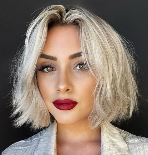 Blonde Hair Fade, Cool Blonde Hair Colour, Champagne Blonde Hair, Caramel Blonde Hair, Platinum Blonde Bobs, Balayage Blond, Blonde Balayage Highlights, Icy Blonde Hair, Blonde With Dark Roots