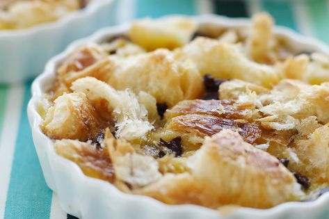 This easy bread pudding is made with croissants and sweetened condensed milk. Use canned diced peaches, pears, or apricots in this bread pudding. Bread Pudding Recipe With Vanilla Sauce, Peach Bread Puddings, Bread Pudding Sauce, Savory Brunch Recipes, Croissant Bread Pudding, Bread Pudding Easy, Croissant Bread, Vanilla Sauce, Bread And Butter Pudding