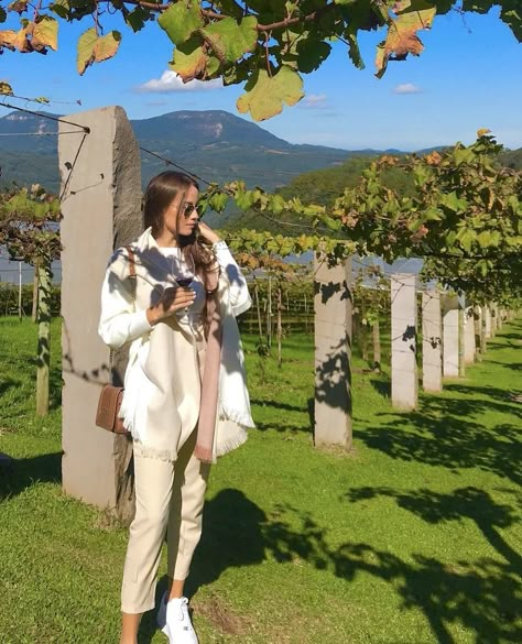 Outfits For Argentina, Santiago Chile Aesthetic, Wine Tasting Outfit, Napa Valley California, Wineries Outfit, Outfits For Mexico, Farm Clothes, Outfit Primavera, Argentina Travel