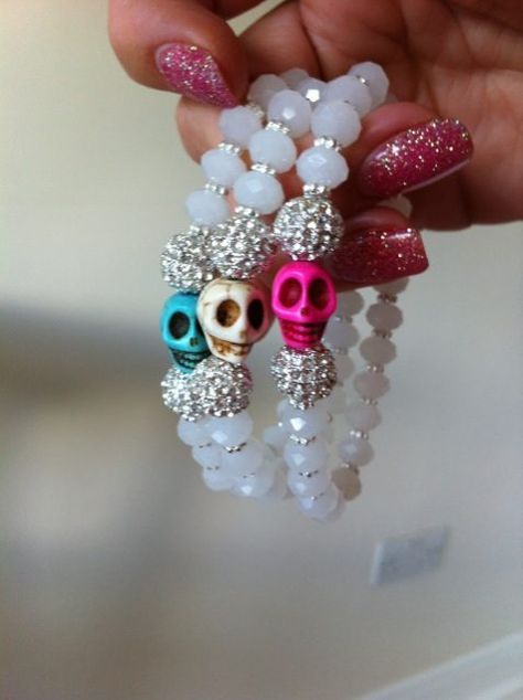 skull bracelet Skull Bead Bracelet Ideas, Jeweled Skulls Diy, Skull Jewelry Diy, Skull Bead Bracelet, Sugar Skull Jewelry Diy, Halloween Jewelry Diy Ideas, Skull Bead Jewelry, Halloween Jewelry Diy, Skull Bracelets