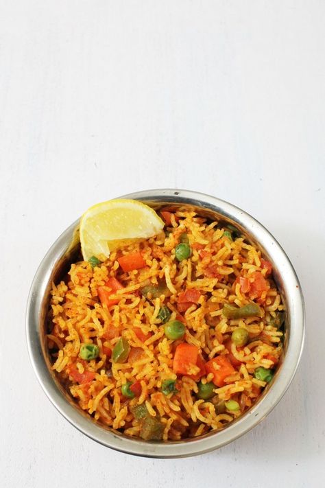 Tawa pulao recipe or Tawa Pulav- Cooked rice is sauteed with vegetables and spiced with pav bhaji masala. This is popular mumbai street food. learn how to make indian tawa pulao by getting the recipe from the site. #streetfood #pulao Tawa Pulao Recipes, Tawa Pulao, Street Food Recipe, Veg Pulao, Mumbai Street, Pav Bhaji Masala, Mumbai Street Food, Bhaji Recipe, Pulao Recipe