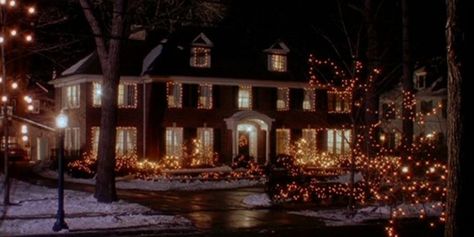 Home Alone 1990, Watch Home Alone, Home Alone Movie, Home Alone Christmas, Background Home, Desktop Background Pictures, Christmas Feeling, Days Until Christmas, Animated Christmas