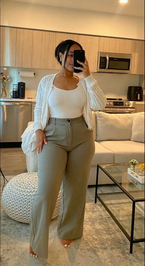 Plus Classy Outfits, Casino Worker Outfit, Plus Size Corporate Baddie, Elegant Curvy Outfit, Curvy Modest Outfits, Pink Business Casual Outfits, Corporate Attire Women Plus Size, Elegant School Outfits, Modest Plus Size Outfits