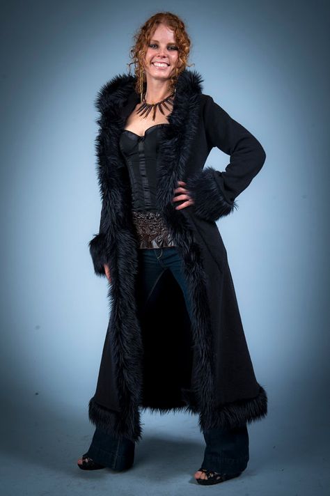 Burner coat Gothic Winter Coat, Goth Winter Jacket, Goth Winter Outfits Cold, Taylor Momsen Outfits, Winter Goth Outfits, Mallgoth Outfits, Faux Fur Coat Outfit, Black Fur Jacket, Faux Fur Outfit