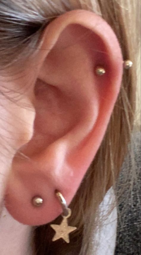 Ear Second Piercing, Second Earring Ideas, Snug Piercing Jewelry, Double Percinings Ear Ideas, 3 Piercings Ear Lobe, Seconds Piercing, Piecing Ear, Piercings For Small Ears, Double Lobe Piercing Ideas