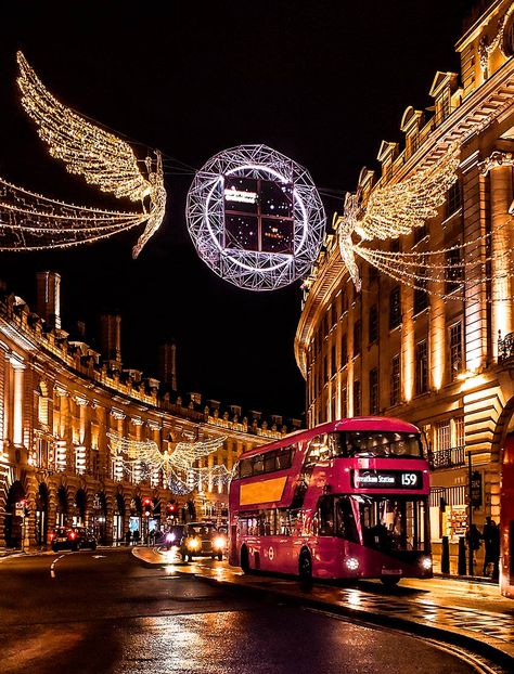 Nueve razones para escaparte a Londres en Navidad #londres #navidad #viajes #ruta London Xmas, Winter Wonderland Hyde Park, Regent Street London, Coventry Cathedral, Christmas In England, London Wallpaper, Snow Place, Decker Bus, Regent Street