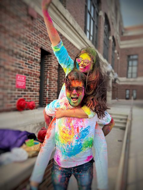 #holi #holiphotography #coupleportrait #holicouplephotos #holiideas #holifestival Holi Photo, Holi Festival, Couple Portraits, Couple Photos, Photography