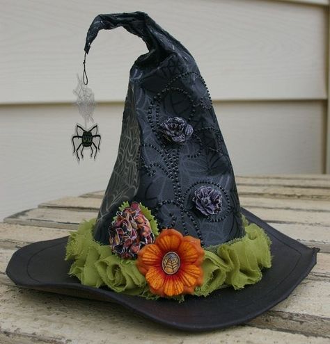 Handmade Witch Hat, Witches Night, Moldes Halloween, Witches Night Out, Wood Relief, Witch Shoes, Mean Women, Willow Wood, Witches Hat