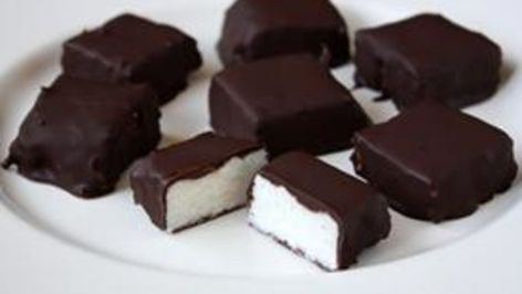 Needham Canies - Chocolate-coated coconut candy made with a secret ingredient -- mashed potatoes. Homemade Dark Chocolate, Potato Candy, Coconut Candy, Yogurt Bar, Chocolate Squares, Chocolate Coating, Candy Making, Chocolate Coconut, Chocolate Baking