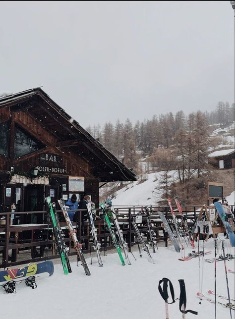 Ski Hill Aesthetic, Christmas Skiing Aesthetic, Ski Vibes Aesthetic, Skiing Astethic, Ski Season Aesthetic, Ski Instructor Aesthetic, Ski Astetic, Apres Ski Aesthetic, Ski Girl Aesthetic