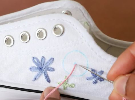 Lazy Daisy Canvas Shoes – Embroidery Tutorial | Clover Needlecraft Diy Easy Embroidery, Embroidery Shoes Diy, Embroider Shoes, Embroidery Sneakers, Daisy Canvas, Shoes Embroidery, Lazy Daisy Stitch, Embroidery Shoes, Framed Cross Stitch