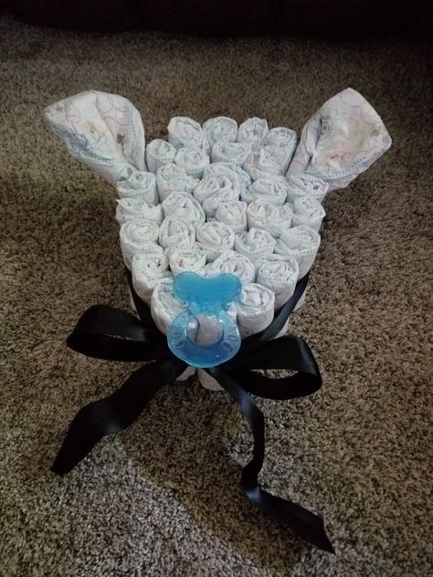 Cow Diaper Cake Baby Boy, Western Diaper Cake Boys, Bulls And Heifers Gender Reveal, Hiland Cow Baby Shower Ideas, Cow Theme Gender Reveal Ideas, Baby Girl Cow Baby Shower Ideas, Gender Reveal Ideas Cow Theme, Baby Cow Baby Shower Theme, Cow Print Baby Shower Cake