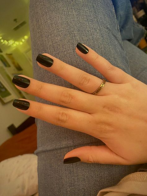 Black Nails Wednesday, Wednesday Addams Nails Ideas, Jenna Ortega Nails, Wednesday Nails Ideas, Wednesday Addams Nails, Simple Black Nails, Wednesday Nails, Goth Makeup