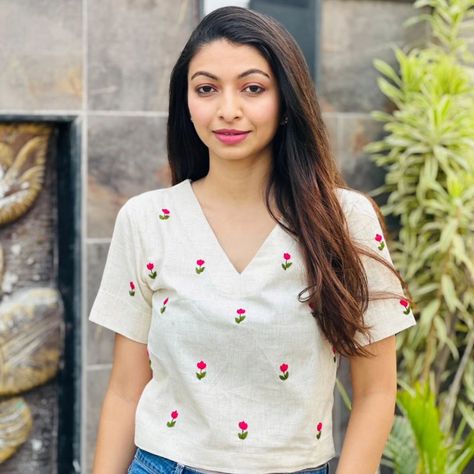 PINK FLOWER TANK TOP . . Keeping it simple yet stylish in a tank top. . . FABRIC: Cotton LINNER: Without linner NECK : V-neck SLEEVES: Short sleeve #tops #tanktop #pink #flower #surat #cotton #indiancraft #love #handemadeaholic #handwork Simple Crop Top Designs, Fancy Top Design, Lehenga Designs Latest, Flower Tank Top, Simple Crop Top, Fancy Top, Small Embroidery, Crop Top Designs, Stitching Dresses