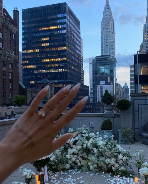 Golden Hour Proposal, Proposal New York, New York Proposal Ideas, Dinner Proposal Ideas, New York City Proposal, Proposal With Flowers, Casual Proposal, Proposal Outfits For Her, Cute Proposals