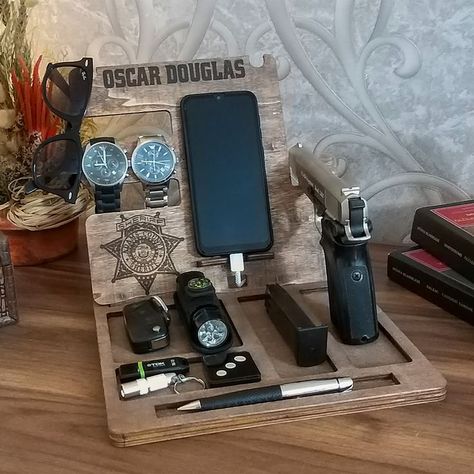 These unique christmas gifts will help to keep your office or home desk organized. These docking stations are perfect gifts for police officer dad, husband, boyfriend, brother, men and him. They are special gifts as a birthday gift, anniversary gift or christmas gift. Thanks to its design, everything will be well organized and at handy. It hold together your phone, wallet, keys, glasses, cards and pens. So you never forget your objects when you're going out from home or workplace. Desk Organizer Tray, Law Enforcement Gifts, Wood Docking Station, Christmas Gifts For Brother, Wooden Docking Station, Bedside Organizer, Personalised Wooden Gifts, Apple Watch Stand, Desk Gifts