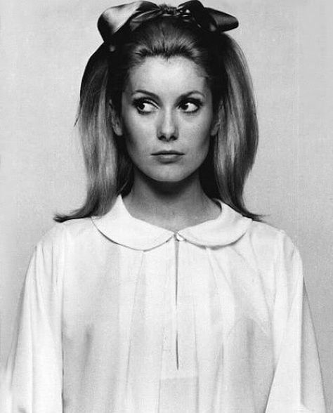 Vintage Master Class With Prof. Brigitte // 50s 60s Hair! – Modern Kiddo Catherine Deneuve 70s, Catherine Deneuve Aesthetic, Catherine Deneuve 60s, Catherine Deneuve Style, 70s Girl, 60s Hair, 50s Hairstyles, 60s Women, 70s Hair