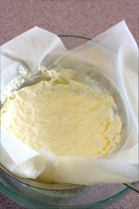 Homemade Greek Yogurt - easy, step by step instructions on how to make THE creamiest yogurt. | Kristine's Kitchen Labneh Recipe, Ricotta Cheese Recipes, Yogurt Packaging, Homemade Greek Yogurt, Bigger Bolder Baking, Ricotta Recipes, Baking Basics, Pizza Recipes Homemade, Homemade Cheese