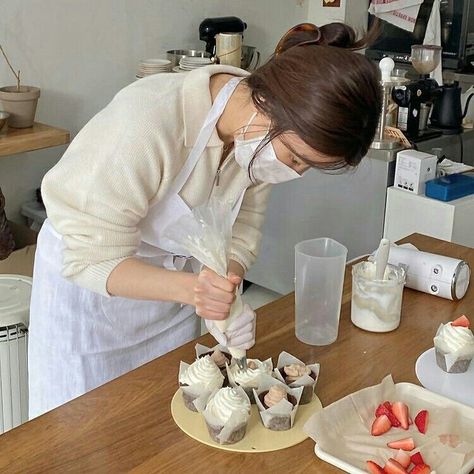 Bakery Clothes Style, Japanese Bakery Aesthetic, Bakery Girl Aesthetic, Korean Things Aesthetic, Bakery Aesthetic Girl, Japanese Clothes Aesthetic, Korean Bakery Aesthetic, Korean Lifestyle Aesthetic, Japanese Cafe Aesthetic