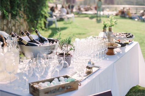 welcome drinks at seaside wedding ceremony in Crete | Crete for Love Welcome Drinks Table, Welcome Drinks Wedding, Ugandan Wedding, Welcome Drinks, Light Drinks, Elegant Ballroom, Drinks Wedding, Beer Wedding, Outdoor Celebration