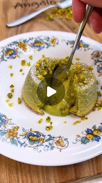 Lemon Pistachio Cake, One And Many, Keto Cakes, Pistachio Cream, Italian Pastry, Pistachio Cake, Keto Cake, Lava Cake, Italy Food