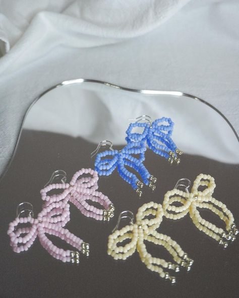 ✨ Elevate your style with our handmade beaded ribbon earrings! 🎀💫 Available in five beautiful colors: pink, blue, cream, yellow and green. Perfect for adding a touch of elegance to any outfit. Which color is your favorite? 🛒 Shop now and add these beauties to your collection! Link in bio🔗 #HandmadeJewelry #BeadedEarrings #FashionAccessories #JewelryLove #UniqueStyle Beaded Ribbon, Ribbon Earrings, Cream Yellow, Ribbon Design, Soft Baby, Yellow And Green, Lovely Earrings, Delicate Earrings, Light Weight Earrings