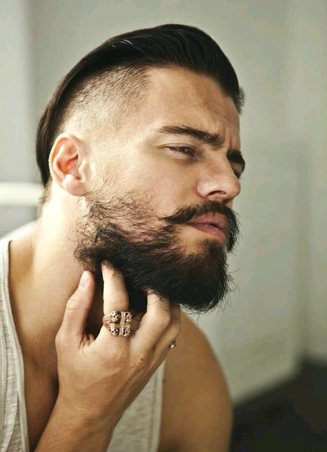 Men with Verdi Beard Beard Neckline, Popular Beard Styles, Beard Maintenance, Short Hair With Beard, Hipster Haircut, Patchy Beard, Beard Styles Short, Beard Wax, Shaved Side Hairstyles