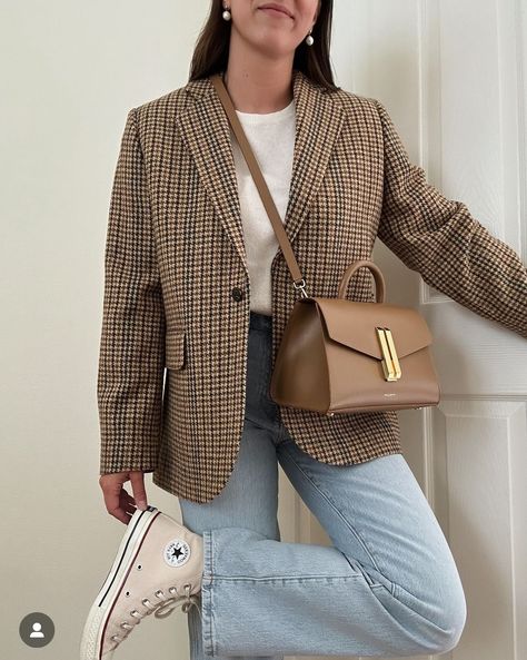 Brown Plaid Blazer Outfit, Work Clothes Women, Brown Plaid Blazer, Plaid Blazer Outfit, Tweed Jacket Outfit, Women Outfit Ideas, What To Wear Fall, Professional Outfits Women, Hair Model