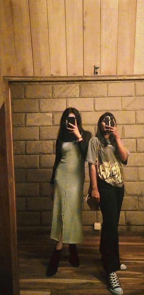 Mirror Selfie with friend Duo Best friends Best friend poses Poses mirror selfie Mirror Selfie Two People, Mirror Selfie Poses With Best Friend, Mirror Selfie 2 People, Duo Mirror Selfie, Mirror Selfie With Friends, Mirror Selfie Poses Face, Duo Best Friends, Friends Mirror Selfie, Poses Mirror Selfie