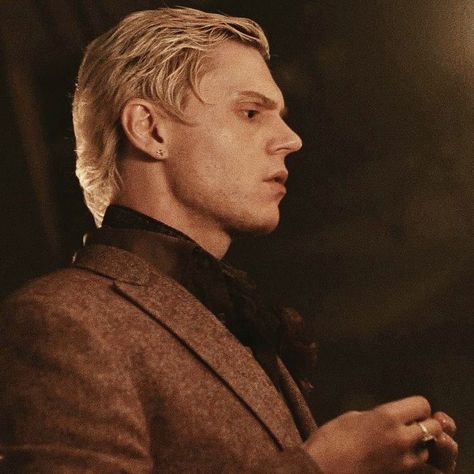 Ahs Mr Gallant, Malcom Gallant, Evan Peters Mr Gallant, Evan Peters Hot Wallpaper, Mr Gallant Ahs, Evan Peters Dahmer, Mr Gallant, Evan Peters Gif, Header Wallpaper