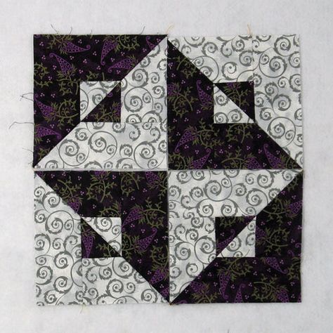 How to Create the Traditional Betty's Delight Quilt Block – fabric-406 Sliced Courthouse Steps Quilt, Mirage Quilt Pattern, Betty’s Delight Quilt Block, Easy Quilts That Look Difficult, Modern Quilt Blocks Patterns, 9 Patch Quilt Ideas Block Patterns, Quilting Designs For Squares, Quilt Blocks Easy Free Pattern, Quilting Blocks Patterns