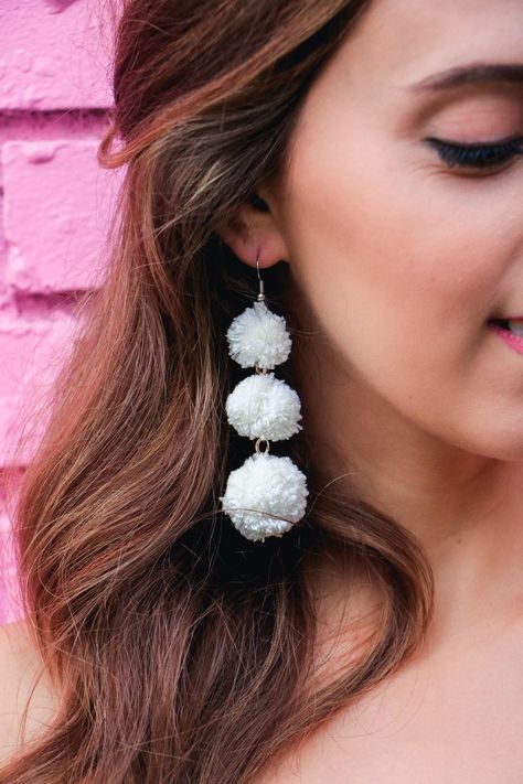 Pom Earrings, Diy Pom Pom, Pom Pom Earrings, Cute Dorm Rooms, Pom Pom Crafts, Handmade Jewelry Tutorials, Making Things, Diy Schmuck, Fabric Jewelry