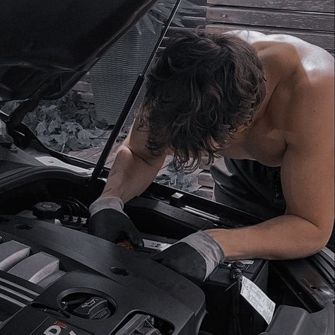 Mechanic Boyfriend, Mechanics Aesthetic, Mechanic Man, Woman Mechanic, Activities For Boys, Chloe Walsh, Dirty Air, Dark Romance Books, Car Mechanic