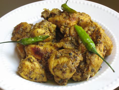 Chicken Kali Mirch Recipe | Murgh Kalimirch | HungryForever Paper Chicken, Karahi Recipe, Recipes With Chicken And Peppers, Garlic Chicken Recipes, Lemon Garlic Chicken, Chicken Masala, Pepper Chicken, Curry Chicken Recipes, Chicken Stuffed Peppers