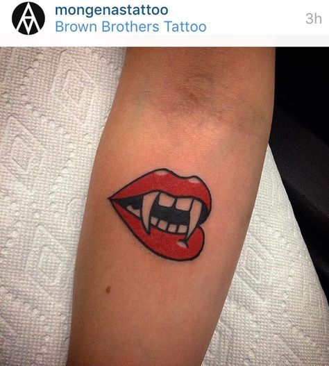 Vampire Bite Tattoo, Bite Tattoo, Vampire Bite, Scary Tattoos, Handpoke Tattoo, Inspiration Tattoo, Tattoos Geometric, Spooky Tattoos, Halloween Tattoo