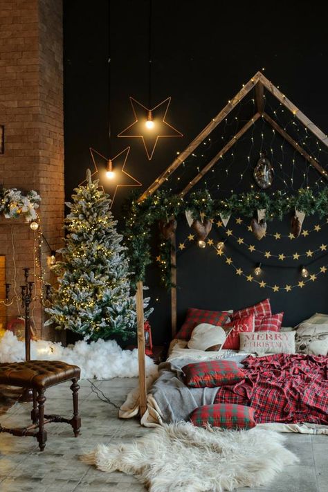 Vintage Style Interior, Christmas Photo Background, Novogodišnji Ukrasi, Christmas Tree Artificial, Holiday Bed, Tree Artificial, Christmas Photo Props, Artificial Snow, Holiday Mini Session