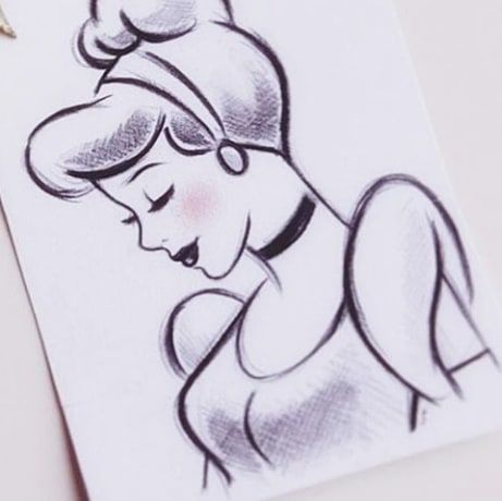 @_paperdollie_ on Instagram: “Cinderella ~ liner and pencil ♡ #disneyart #paperdollie #artdaily #cinderella #disneycharatcher #pencil #pencildrawing #lowrie…” Disney Princess Sketches, Easy Pencil Drawings, Princess Sketches, Disney Character Drawings, Easy Disney Drawings, Disney Drawings Sketches, Drawing Hands, Cute Disney Drawings, Girl Drawing Sketches