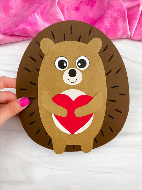 It is never too early to start thinking about Valentine crafts! This hedgehog craft can be completed with paper, glue, and a few other materials that are easy to find at home or in the classroom. The end product makes an adorable gift or decoration for your fridge or wall. Download the free printable template and make it with preschool, kindergarten, and elementary children. Hedgehog Valentine, Valentine Card Crafts, Hedgehog Craft, Puppy Valentines, Kids Craft Supplies, Valentine's Day Crafts For Kids, Valentine Activities, Valentine Crafts For Kids, Animal Crafts For Kids