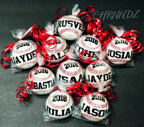 Baseball end of season team gifts ⚾️❤️ #teammom #personalized #baseballs Baseball Autograph Ideas, Tball Party Gifts, Teeball End Of Season Party, End Of Year Tball Gifts, Tee Ball Team Gifts, T Ball Gifts For Players, Tball End Of Season Gift, Gifts For Tball Team, End Of The Season Baseball Gifts