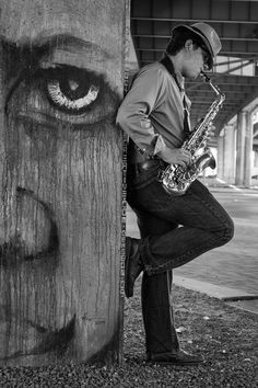 Saxophone Photography, Band Senior Pictures, Saxophone Art, Senior Year Pictures, Music Drawing, Senior Photos Boys, Musician Photography, Senior Photography Poses, Senior Boy Poses