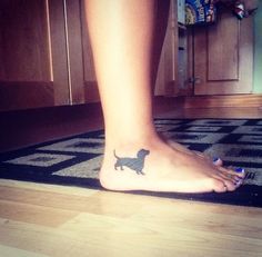 Daschund Tattoo, Dachshund Tattoos, Pet Memorial Tattoo, Dog Tattoo Ideas, Dachshund Tattoo, Tattoo Foot, Finger Tattoo For Women, Star Tattoo Designs, Memorial Tattoo