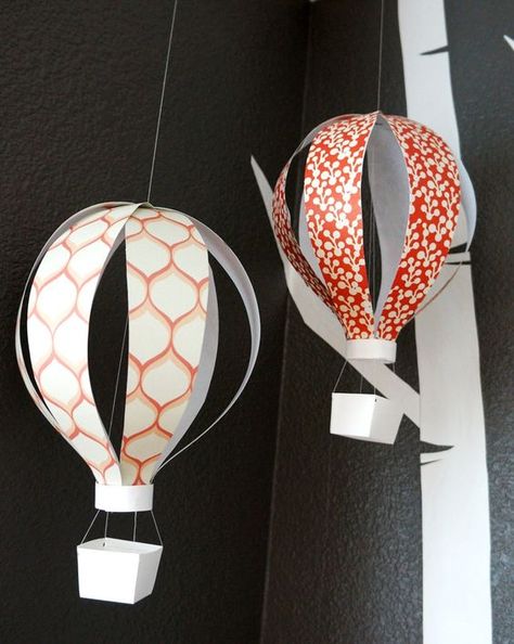 Hanging Hot Air Balloon, Hot Air Balloon Paper, Ideas Bautizo, Hot Air Balloon Craft, Diy Hot Air Balloons, Hot Air Balloons Art, Origami Mobile, Hot Air Balloon Party, Hot Air Balloon Decorations